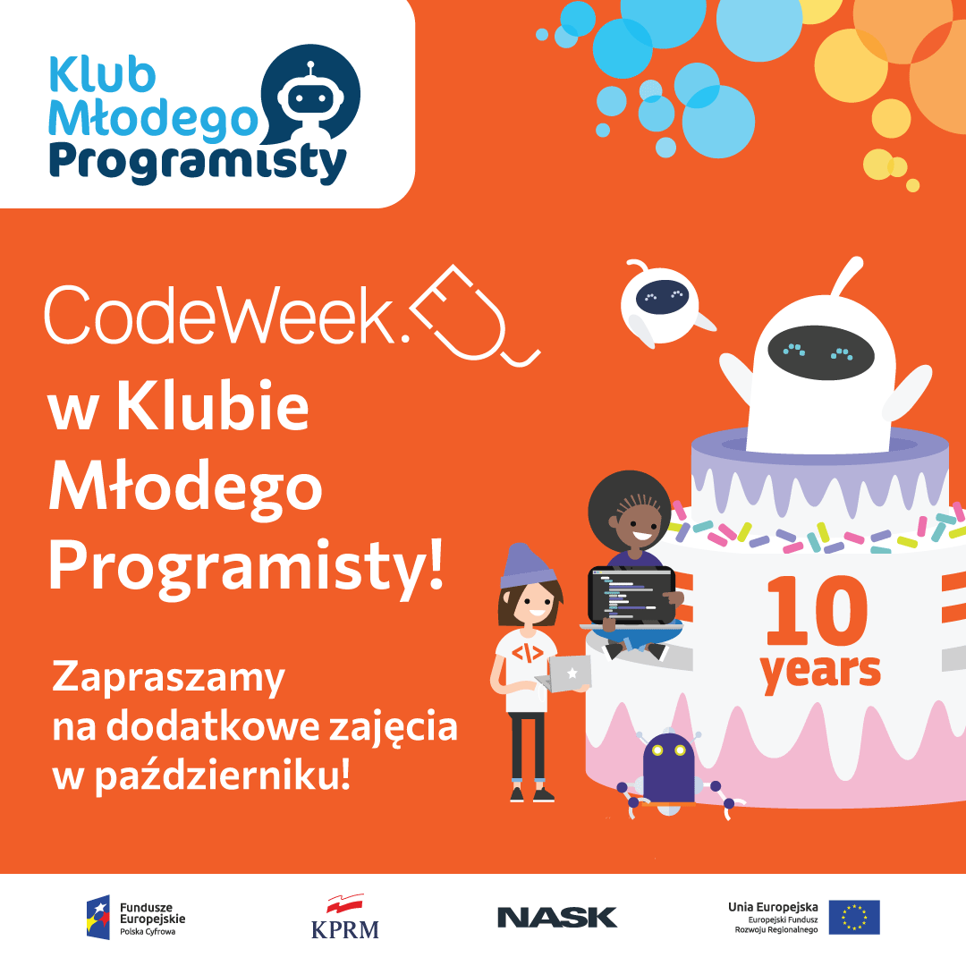 Na pomarańczowym tle zaproszenia na CodeWeek w Klubie Młodego Programisty, po prawej stronie tort urodzinowy z napisem 10 years, wokół roboty i dwoje dzieci