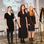 Koncert muzyczno-poetycki pt. "Słuchajcie głosu poety": wykonawczynie śpiewają