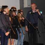 Koncert muzyczno-poetycki pt. "Słuchajcie głosu poety": wykonawcy śpiewają