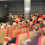 Spotkanie w chełmskiej bibliotece w sali widowiskowej z okazji 20. lecia istnienia Chełmskiej Grupy Literackiej "Lubelska 36""