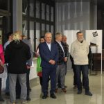 Uczestnicy wernisażu Oganesa Kazariana w Galerii Nova biblioteki