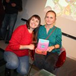Spotkanie z autorką książek podróżniczych w sali widowiskowej biblioteki