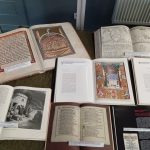 Wystawa „Biblie i modlitewniki. Przedruki kodeksów oraz współczesne wydania w zbiorach Chełmskiej Biblioteki Publicznej”
