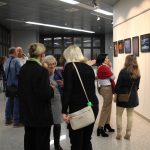 Uczestnicy wernisaż fotografii Agnieszki Bydlińskiej