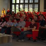 Spotkanie z Leszkiem Millerem w sali widowiskowej biblioteki