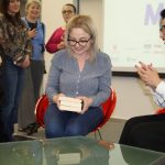 Magda Stachula podczas spotkania autorskiego w Chełmskiej Bibliotece