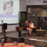 Spotkanie autorskie w sali widowiskowej biblioteki podczas IV Chełmskich Targów Książki