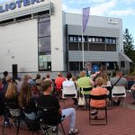 Wykonawcy i publiczność koncertu "Muzyka poezją pisana" do tekstów Juliana Tuwima