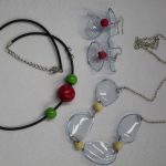 Biżuteria wykonana z materiałów z recyklingu