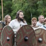 Przemarsz wojów podczas rekonstrukcji historycznej