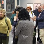 Uczestnicy wernisażu prac „Malarstwo i grafika” Owika Oganesa Kazariana