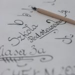 Tekst zapisany stalówką maczaną w atramencie