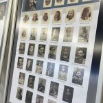 Wystawa ilustracji w galerii małej biblioteki