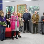 Uczestnicy wernisażu obrazów Andrzeja Gnasia